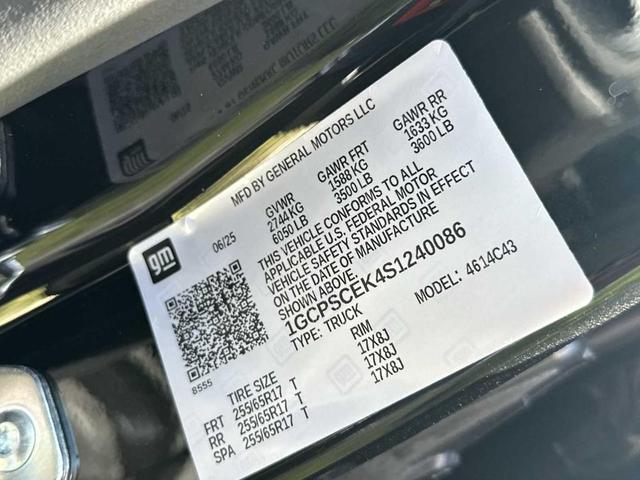 Photo of 2025 Black Chevrolet Colorado