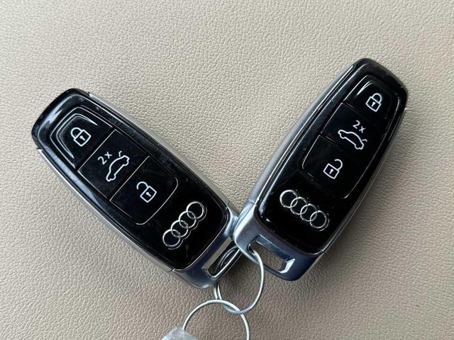 Photo of 2021 Glacier White Metallic Audi Q8