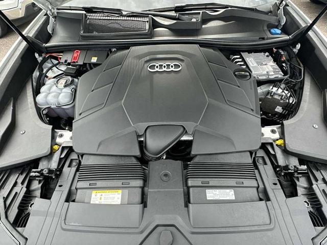 Photo of 2021 Glacier White Metallic Audi Q8