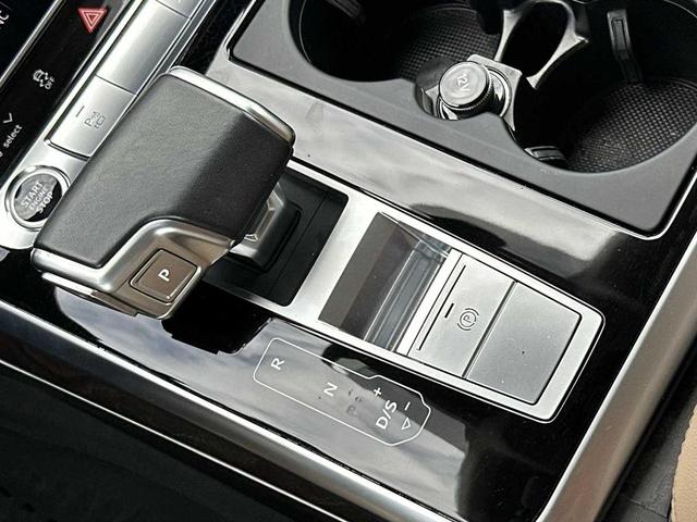 Photo of 2021 Glacier White Metallic Audi Q8