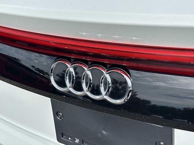 Photo of 2021 Glacier White Metallic Audi Q8