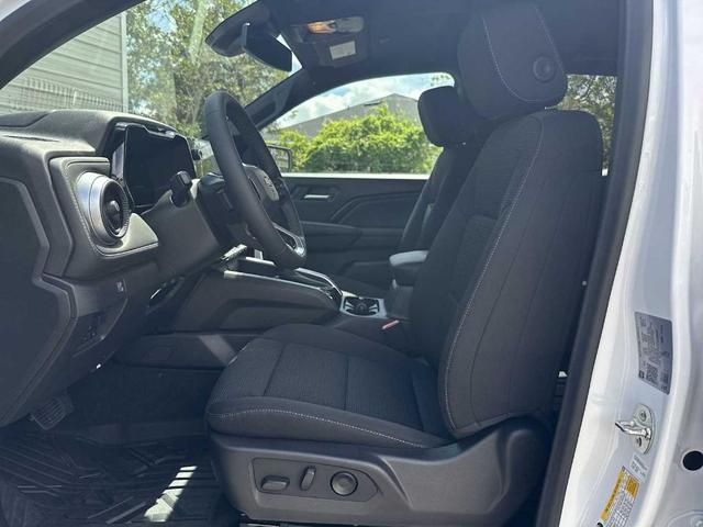 Photo of 2026 Summit White Chevrolet Colorado