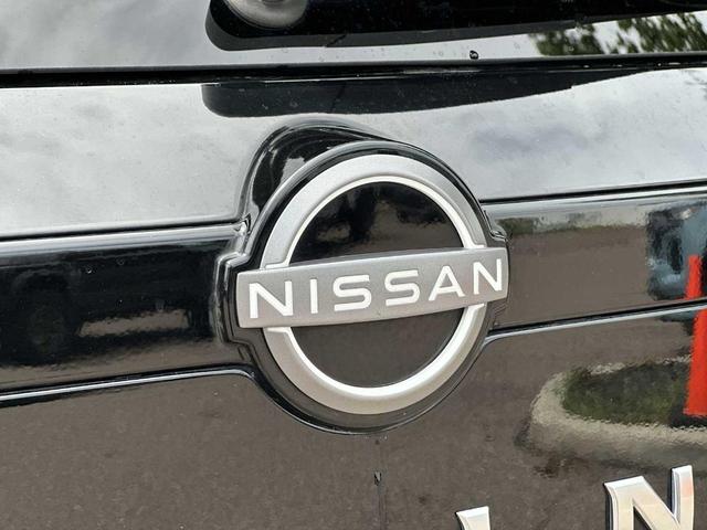 Photo of 2024 Super Black Nissan Pathfinder
