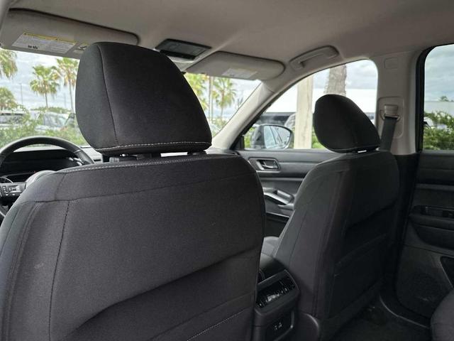 Photo of 2024 Super Black Nissan Pathfinder