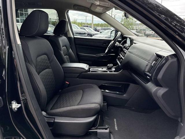 Photo of 2024 Super Black Nissan Pathfinder