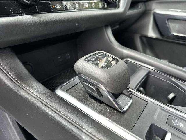 Photo of 2024 Super Black Nissan Pathfinder