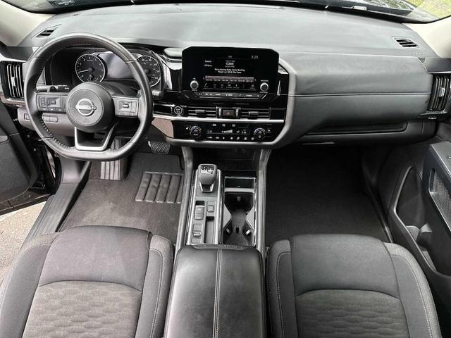 Photo of 2024 Super Black Nissan Pathfinder