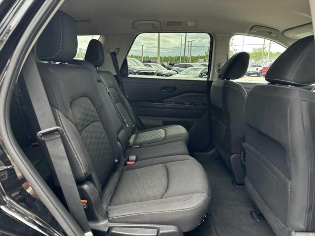 Photo of 2024 Super Black Nissan Pathfinder
