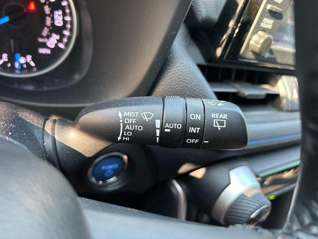 Photo of 2022 Blizzard Pearl Toyota RAV4 Hybrid