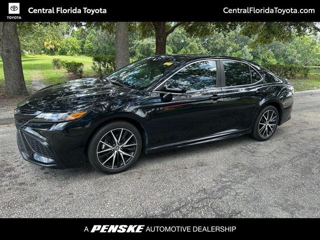 Photo of 2024 Midnight Black Metallic Toyota Camry