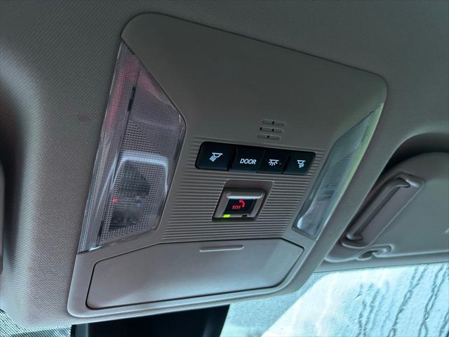 Photo of 2022 White Toyota RAV4