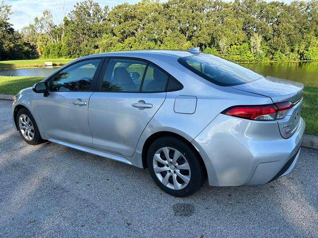 Photo of 2022 Classic Silver Metallic Toyota Corolla