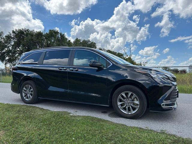 Photo of 2024 Midnight Black Metallic Toyota Sienna