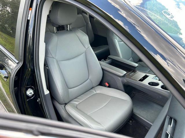 Photo of 2024 Midnight Black Metallic Toyota Sienna