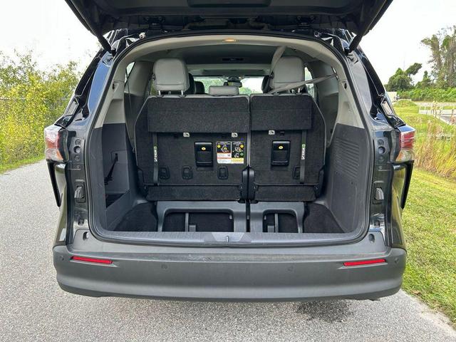 Photo of 2024 Midnight Black Metallic Toyota Sienna