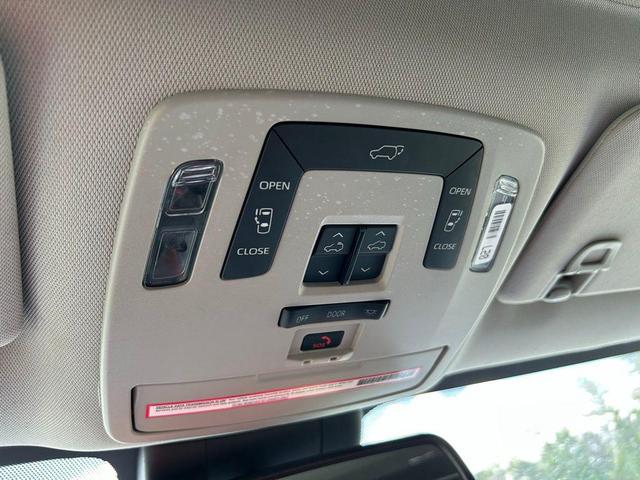 Photo of 2024 Midnight Black Metallic Toyota Sienna