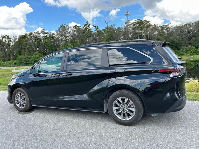 Photo of 2024 Midnight Black Metallic Toyota Sienna