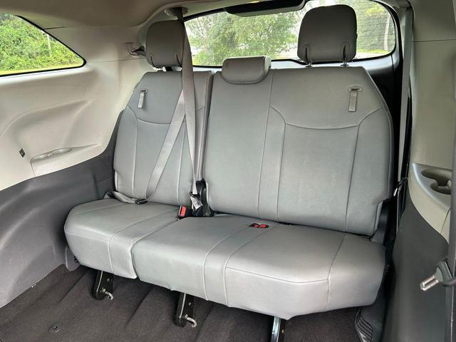 Photo of 2024 Midnight Black Metallic Toyota Sienna