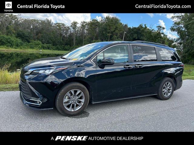 Photo of 2024 Midnight Black Metallic Toyota Sienna
