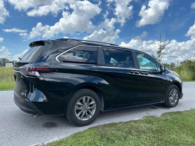Photo of 2024 Midnight Black Metallic Toyota Sienna