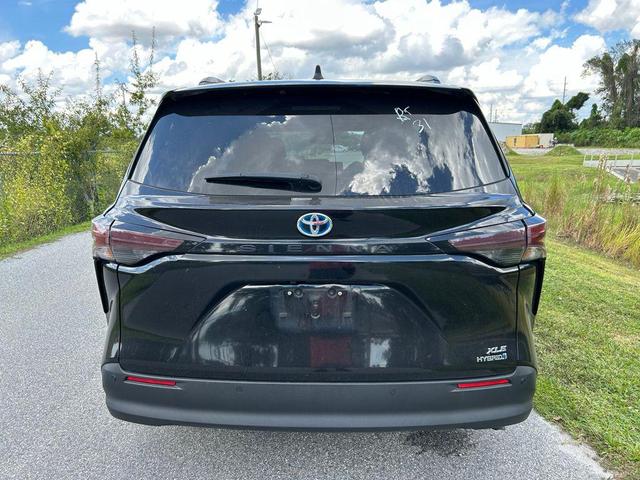 Photo of 2024 Midnight Black Metallic Toyota Sienna