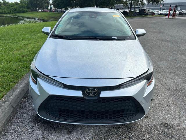 Photo of 2021 Classic Silver Metallic Toyota Corolla