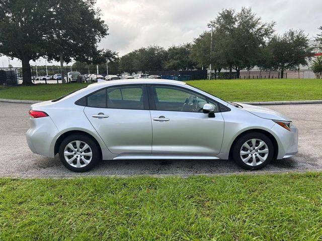 Photo of 2021 Classic Silver Metallic Toyota Corolla