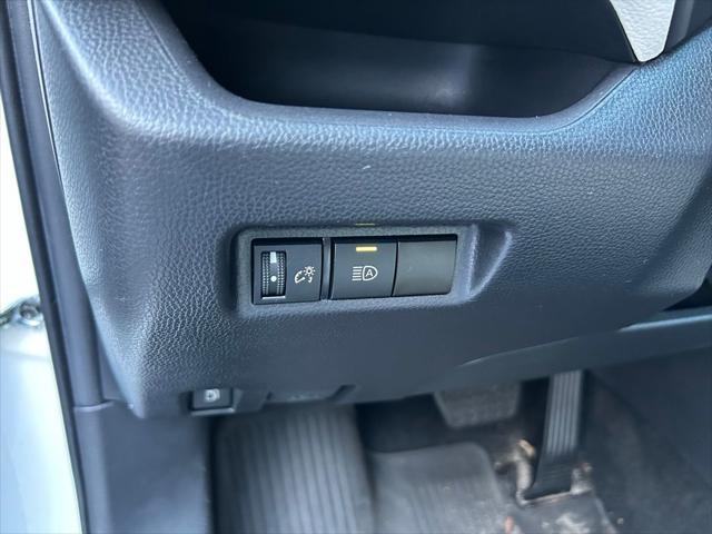 Photo of 2024 Ice Toyota RAV4 Hybrid