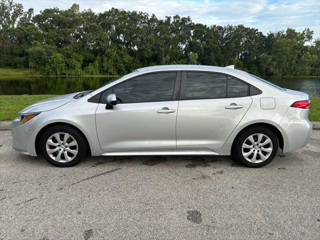 Photo of 2023 Classic Silver Metallic Toyota Corolla