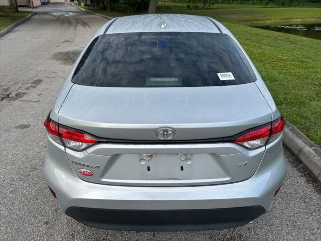 Photo of 2023 Classic Silver Metallic Toyota Corolla