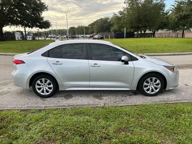 Photo of 2023 Classic Silver Metallic Toyota Corolla