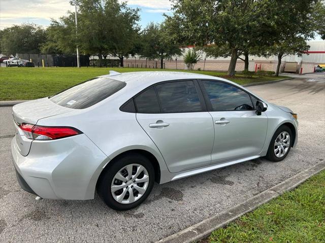 Photo of 2023 Classic Silver Metallic Toyota Corolla