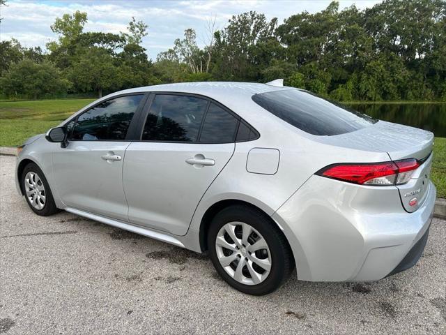 Photo of 2023 Classic Silver Metallic Toyota Corolla