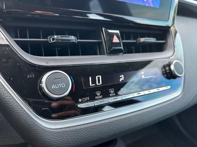 Photo of 2023 Classic Silver Metallic Toyota Corolla