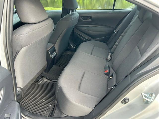 Photo of 2023 Classic Silver Metallic Toyota Corolla