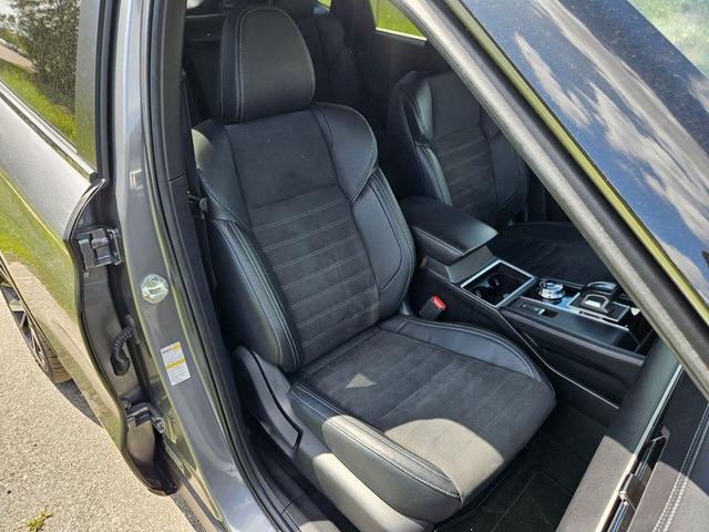 Photo of 2023 Mercury Gray Metallic Mitsubishi Outlander