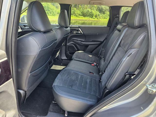 Photo of 2023 Mercury Gray Metallic Mitsubishi Outlander