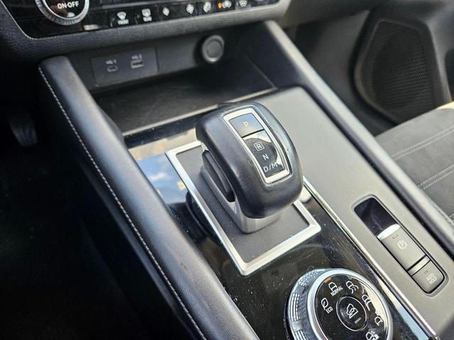 Photo of 2023 Mercury Gray Metallic Mitsubishi Outlander