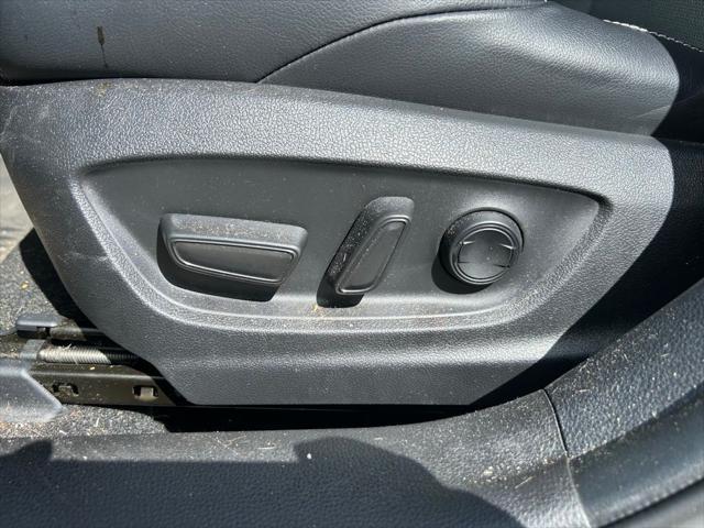 Photo of 2022 Midnight Black Metallic Toyota Corolla