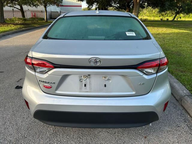 Photo of 2023 Classic Silver Metallic Toyota Corolla