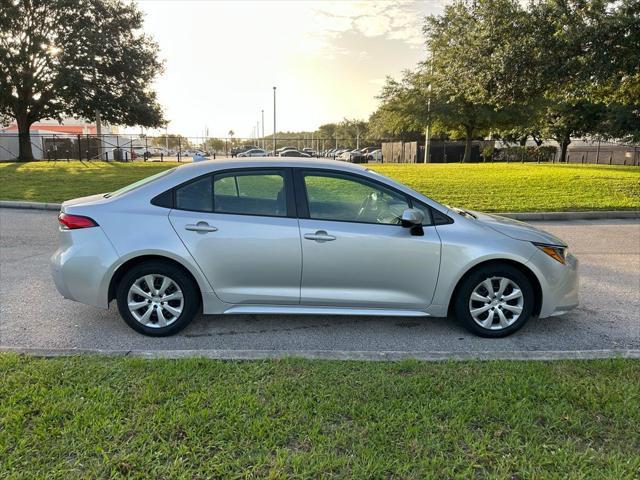 Photo of 2023 Classic Silver Metallic Toyota Corolla