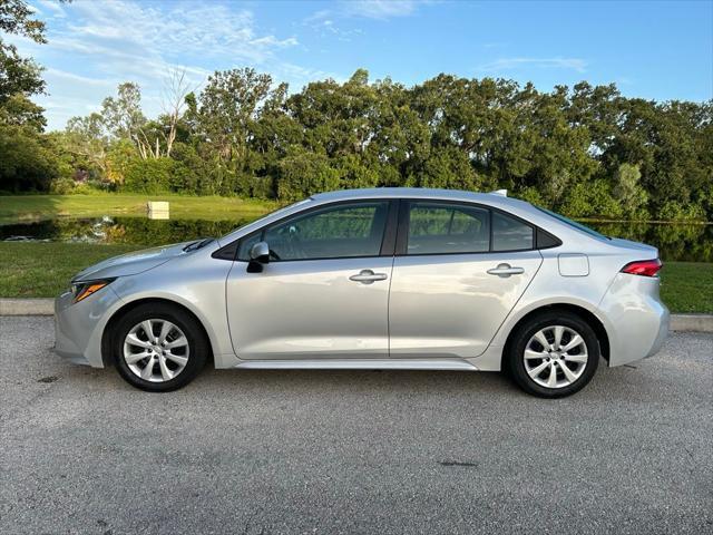 Photo of 2023 Classic Silver Metallic Toyota Corolla