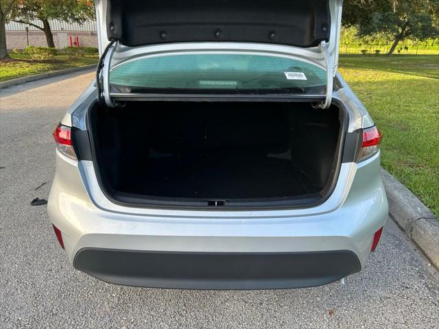 Photo of 2023 Classic Silver Metallic Toyota Corolla