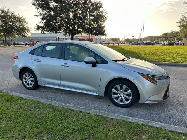 Photo of 2023 Classic Silver Metallic Toyota Corolla