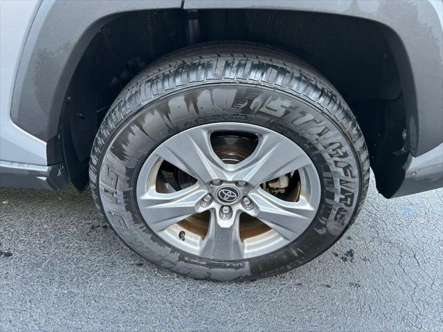 Photo of 2022 Silver Sky Metallic Toyota RAV4 Hybrid