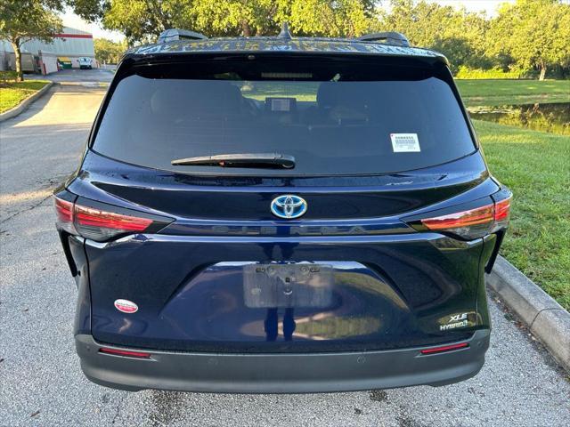 Photo of 2022 Predawn Gray Mica Toyota Sienna