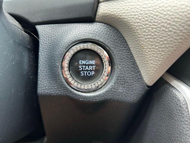 Photo of 2022 Pearl Toyota RAV4
