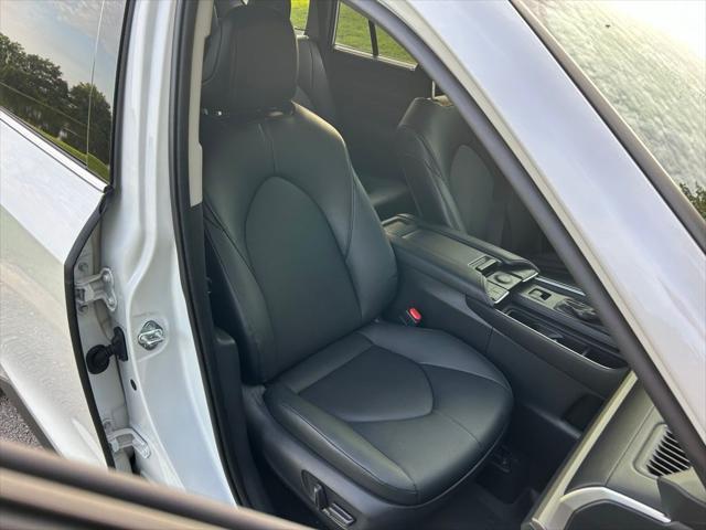 Photo of 2024 Pearl Toyota Grand Highlander