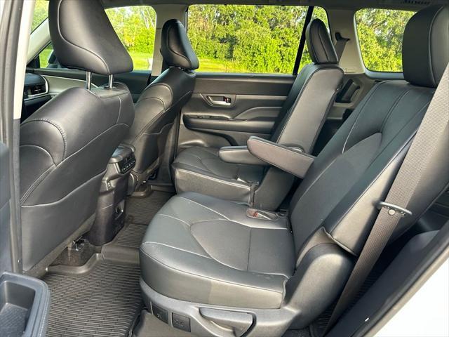 Photo of 2024 Pearl Toyota Grand Highlander