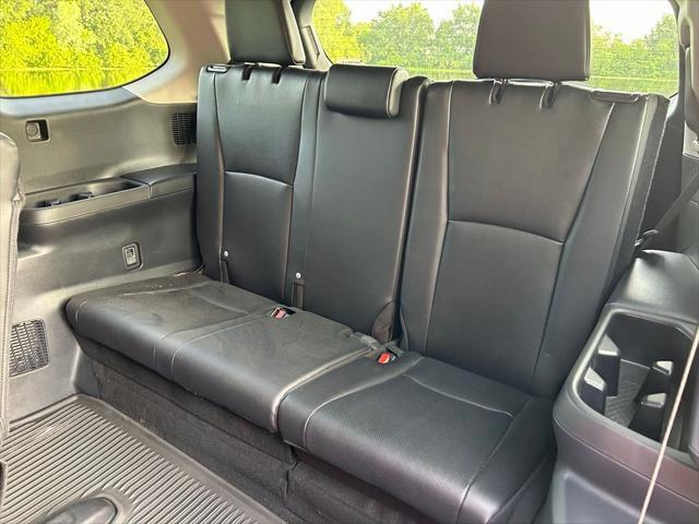 Photo of 2024 Pearl Toyota Grand Highlander